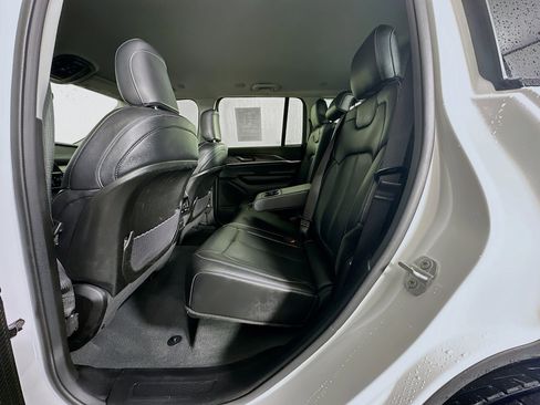 Used 2023 Jeep Grand Cherokee Limited w/ Black Appearance Package image 28