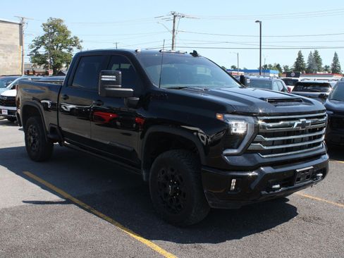 Used 2024 Chevrolet Silverado 2500 High Country w/ High Country Premium Package AWD/4WD image 3