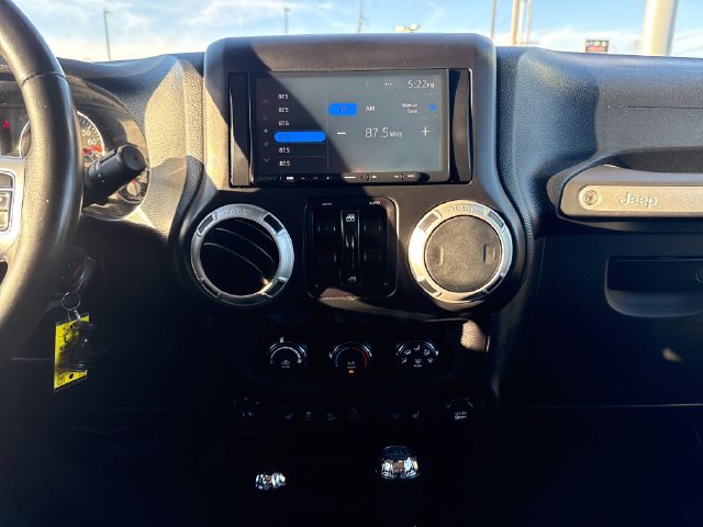 Used 2017 Jeep Wrangler Unlimited Rubicon AWD/4WD image 21
