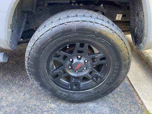 Used 2020 Toyota Tacoma TRD Sport AWD/4WD image 11