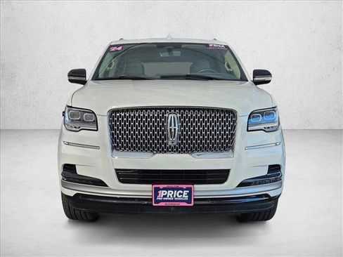 Used 2024 Lincoln Navigator Reserve AWD/4WD image 2