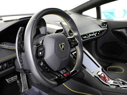 Used 2021 Lamborghini Huracan EVO RWD image 32