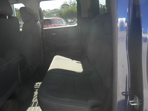 Used 2022 Nissan Frontier SV image 16