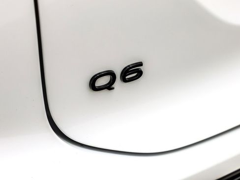 Used 2025 Audi Q6 e-tron Premium Plus w/ Premium Plus image 10