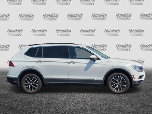 Used 2021 Volkswagen Tiguan SE w/ Panoramic Sunroof Package AWD/4WD image 11
