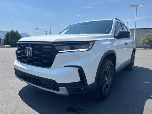 Certified 2025 Honda Pilot TrailSport image 11