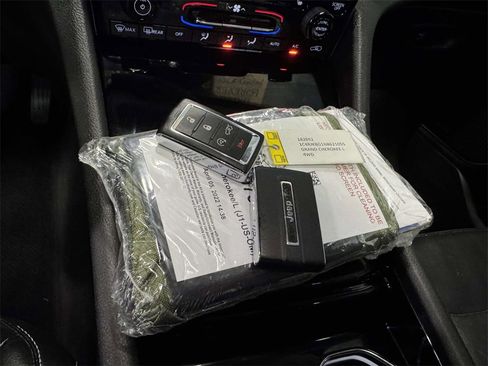 Used 2022 Jeep Grand Cherokee L Limited image 32