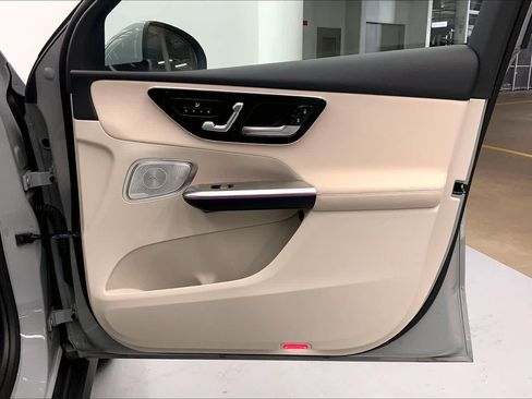 Used 2026 Mercedes-Benz GLC 300 image 10