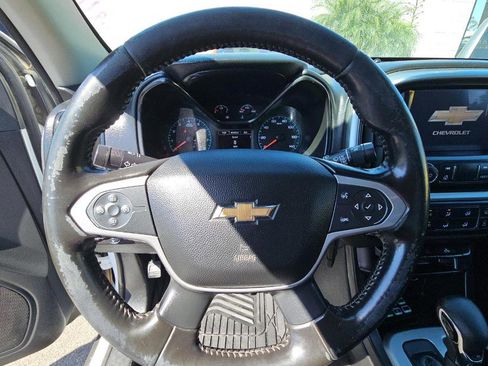 Used 2022 Chevrolet Colorado LT w/ LT Convenience Package image 10