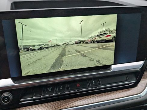 Used 2024 Chevrolet Silverado 2500 LT w/ Convenience Package image 10