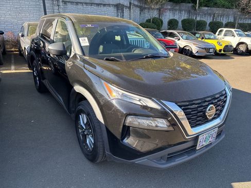 Used 2021 Nissan Rogue S image 2