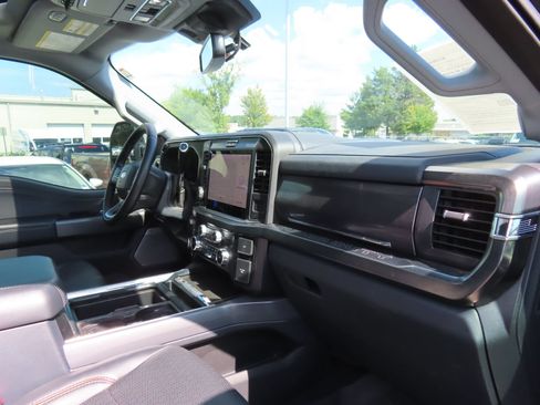 Used 2025 Ford F350 Lariat w/ Lariat Ultimate Package AWD/4WD image 17