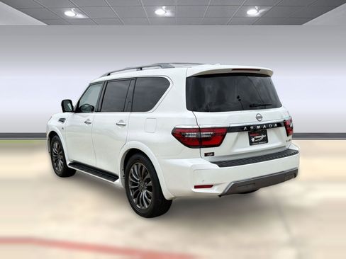 Used 2022 Nissan Armada Platinum w/ Captain's Chairs Package RWD image 3