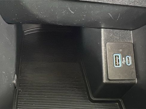 Used 2024 Ford Edge SE image 28