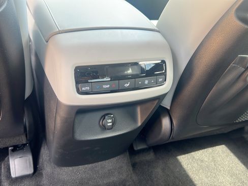 Used 2025 Hyundai Palisade SEL FWD image 14