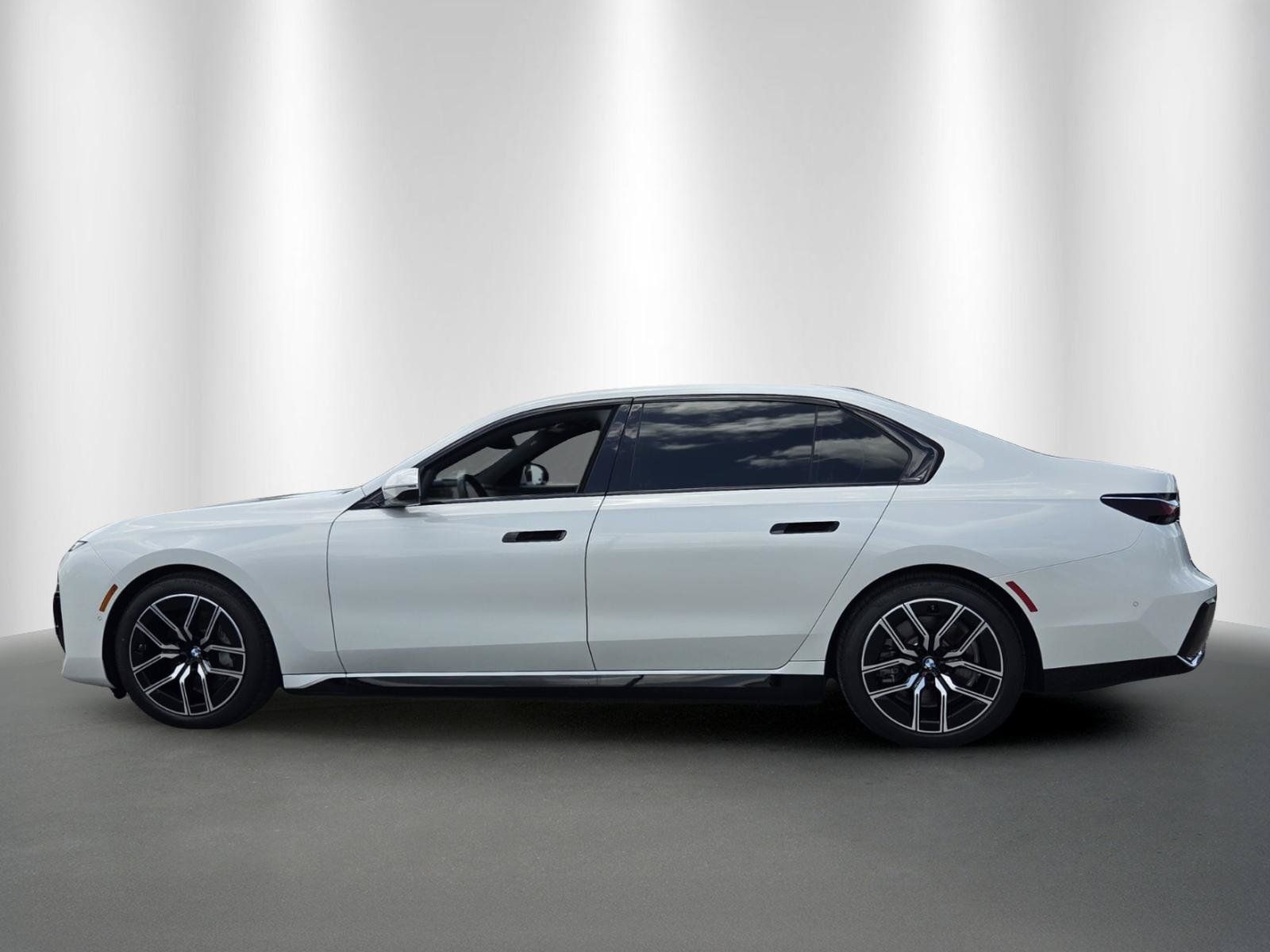 Certified 2025 BMW i7 xDrive60 AWD/4WD image 4