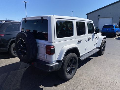 Used 2020 Jeep Wrangler Unlimited Sahara AWD/4WD image 3