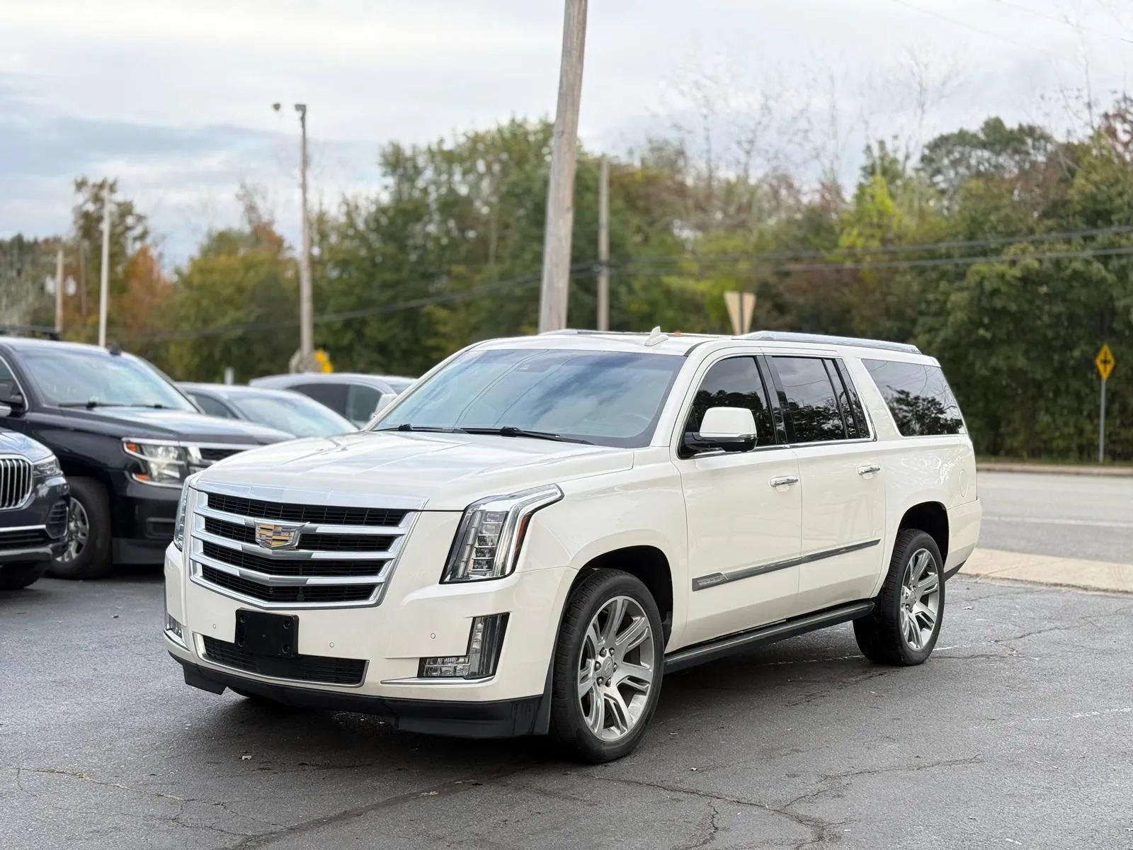 Used 2015 Cadillac Escalade ESV Premium AWD/4WD image 4