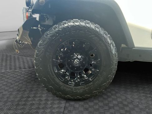 Used 2017 Jeep Wrangler 75th Anniversary image 23