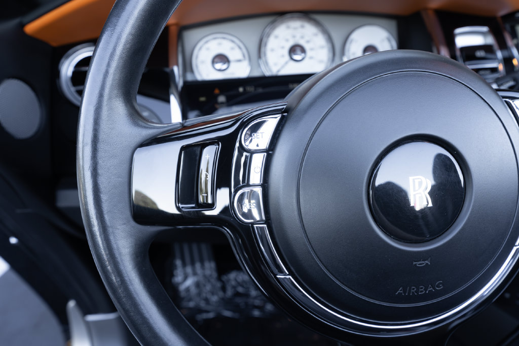 Used 2018 Rolls-Royce Dawn RWD image 29