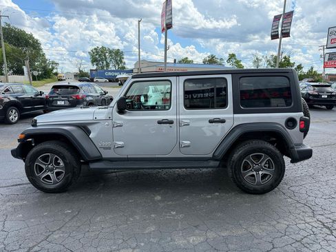 Used 2018 Jeep Wrangler Unlimited Sport S AWD/4WD image 3