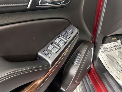 Used 2018 Chevrolet Suburban LT image 30