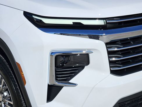 New 2026 Chevrolet Traverse LT image 9