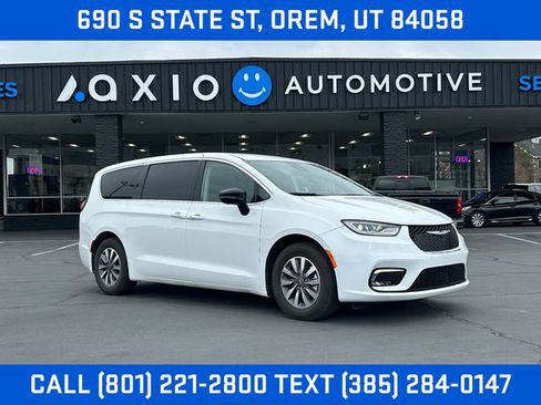 Used 2024 Chrysler Pacifica Limited FWD image 1