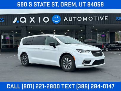 Used 2024 Chrysler Pacifica Limited
