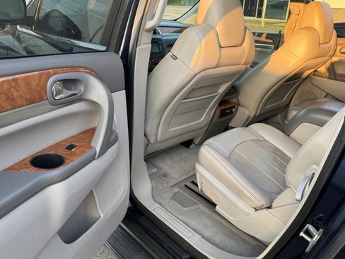 Used 2009 Buick Enclave CXL w/ Entertainment Package #4 image 9