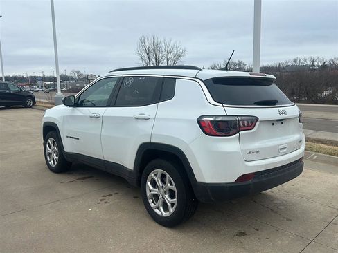 Used 2024 Jeep Compass Latitude image 9