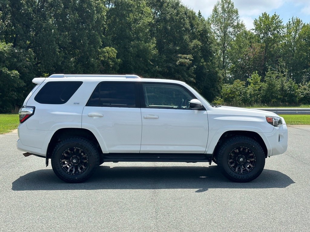 Used 2016 Toyota 4Runner SR5 AWD/4WD image 10