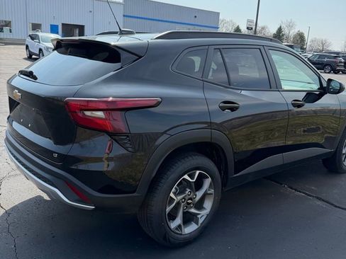 Used 2025 Chevrolet Trax LT FWD image 6