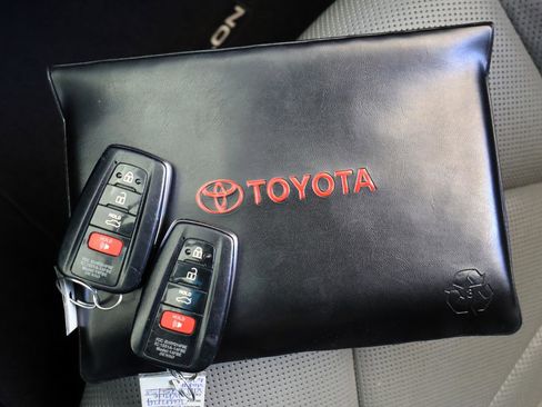 Used 2019 Toyota Avalon Touring FWD image 28