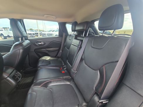 Used 2016 Jeep Cherokee Trailhawk w/ Comfort/Convenience Group AWD/4WD image 26