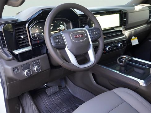 New 2026 GMC Sierra 1500 SLT image 7