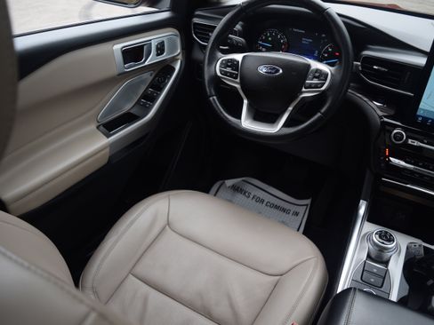 Used 2023 Ford Explorer Limited w/ Limited Technology Package image 2