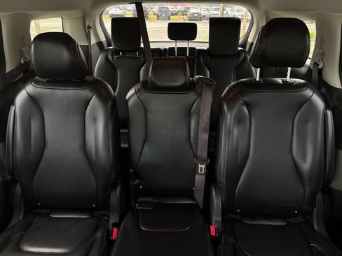 Used 2026 Kia Carnival FWD image 37