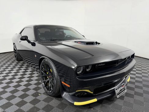 Used 2016 Dodge Challenger R/T Scat Pack RWD image 6