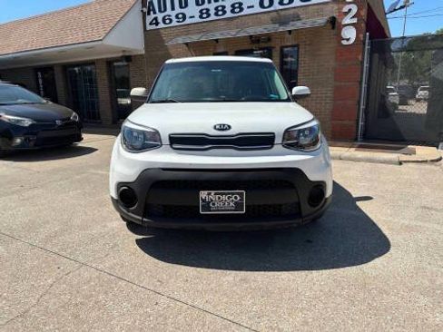 Used 2019 Kia Soul FWD image 2