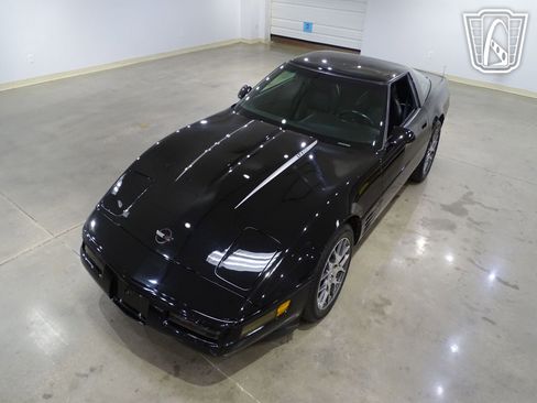 Used 1994 Chevrolet Corvette Coupe image 2