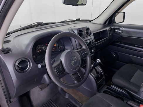 Used 2017 Jeep Patriot Sport w/ Power Value Group AWD/4WD image 12