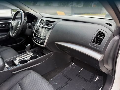 Used 2018 Nissan Altima 2.5 SV FWD image 19