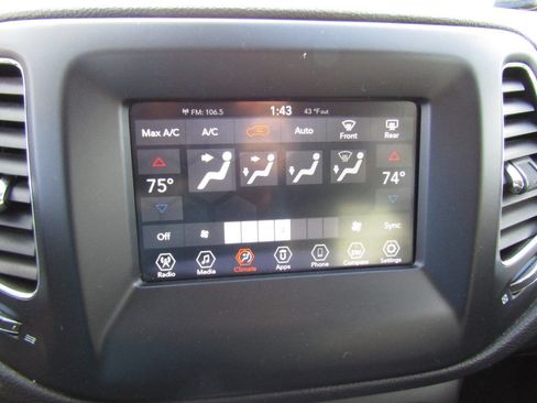 Used 2021 Jeep Compass Latitude image 15