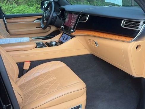 Used 2024 Jeep Grand Wagoneer Series III w/ HD Trailer Tow Package image 21