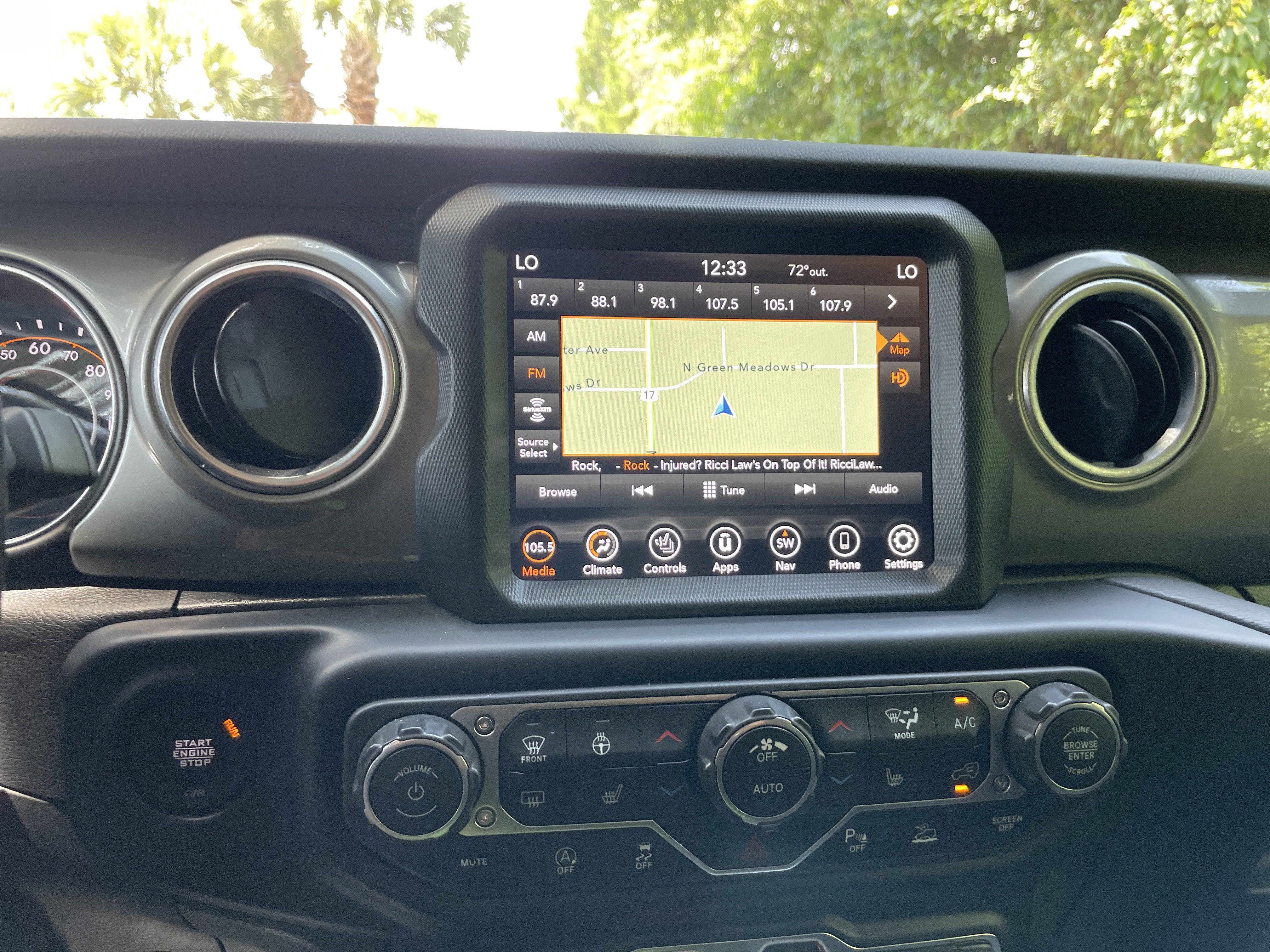 Used 2022 Jeep Wrangler Unlimited Sahara w/ LED Lighting Group AWD/4WD image 23