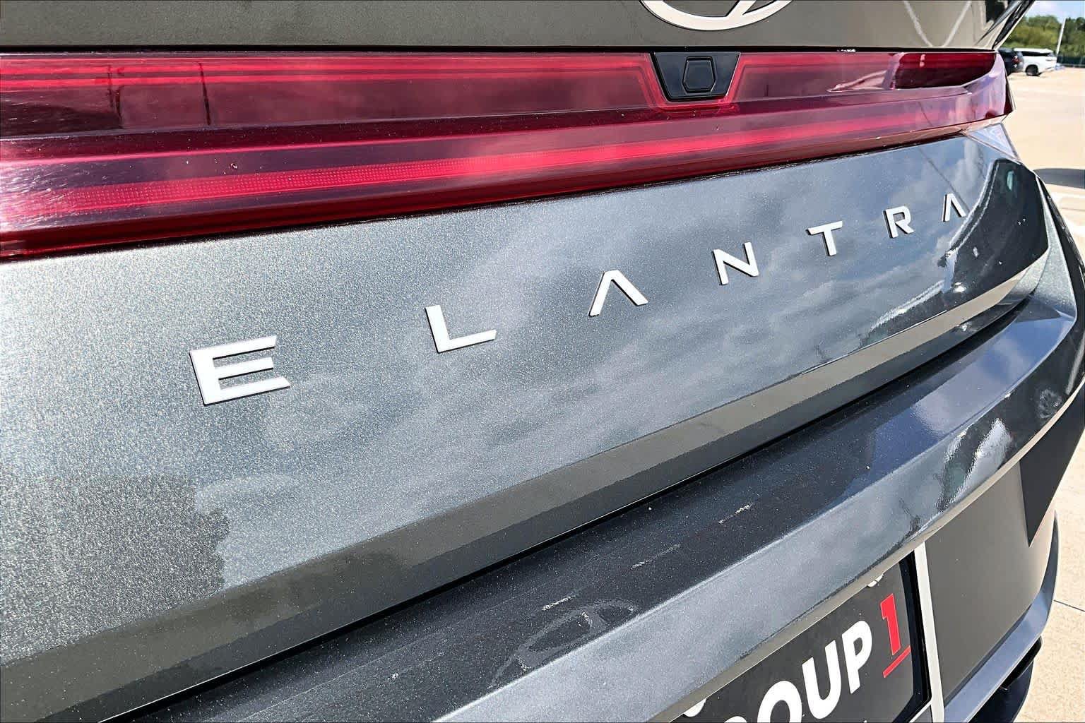 Certified 2025 Hyundai Elantra SEL FWD image 31