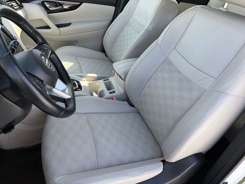 Used 2022 Nissan Rogue Sport SV w/ Technology Package image 34