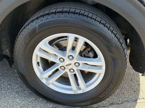 Certified 2023 Ford Explorer XLT w/ Equipment Group 202A image 5