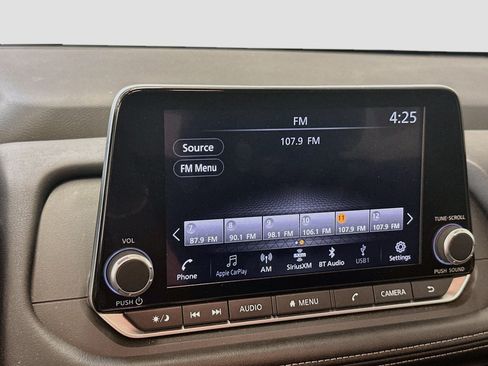 Used 2025 Nissan Rogue SV AWD/4WD image 21